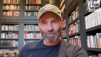 Author praises teachers for helping young readers put down their phones