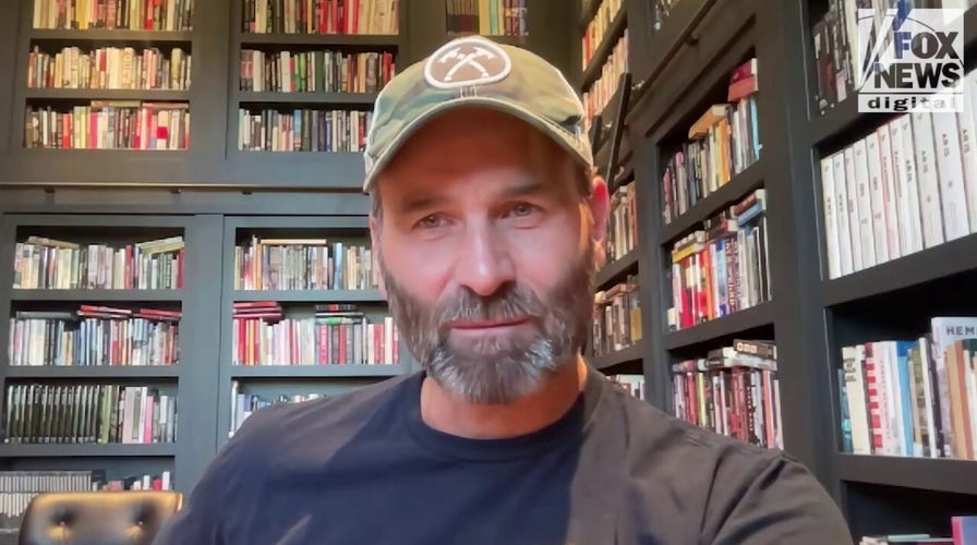 Author praises teachers for helping young readers put down their phones