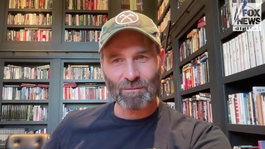 Author praises teachers for helping young readers put down their phones