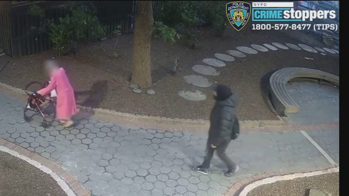 NYC thief snatches purse from 90-year-old woman in Manhattan, 当局说