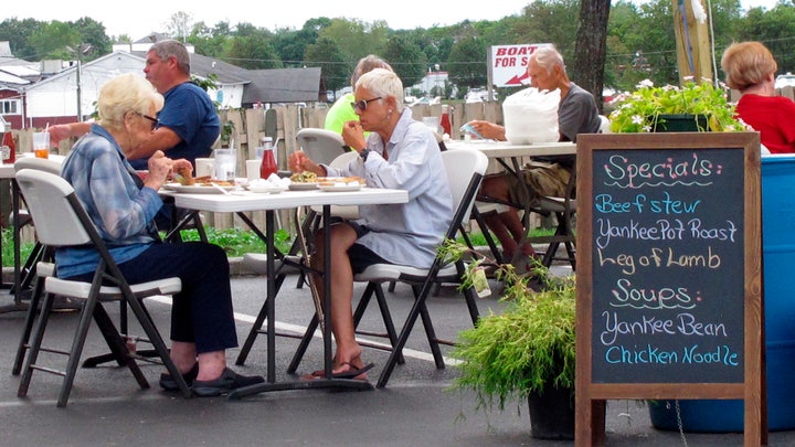 Following lawsuit, NYC to resume indoor dining with heavy restrictions