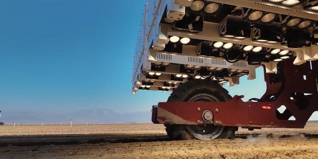 Robot uses lasers to make chemical-free farming a reality | Fox News Video