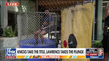 'Fox & Friends' hosts dunk Lawrence Jones in Knicks bet payoff