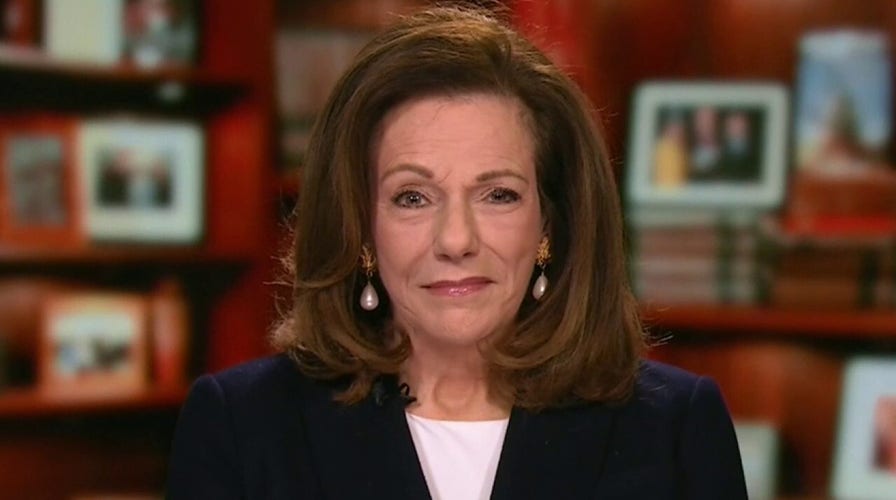 Trump's erstwhile  nationalist  information    advisor praises 'extraordinary warfare  plan'