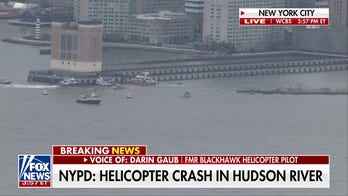 Helicopter crashes into Hudson River