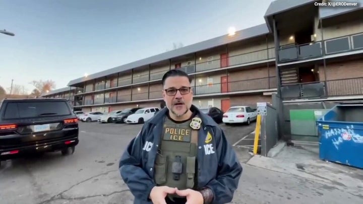 En la zona Denver , varias fuerzas de seguridad llevan a cabo a primera hora de la mañana medidas contra la inmigración