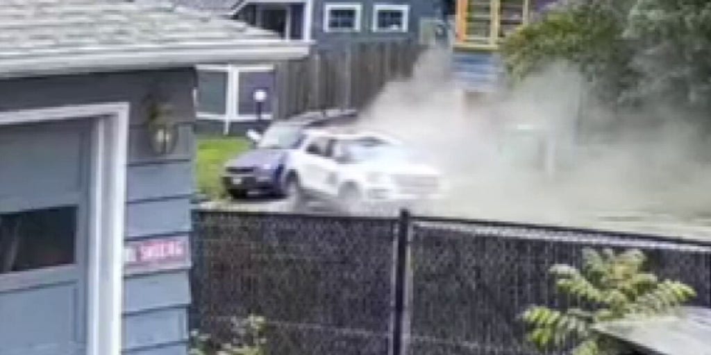 Oregon burglary suspect captured after crashing vehicle during police pursuit