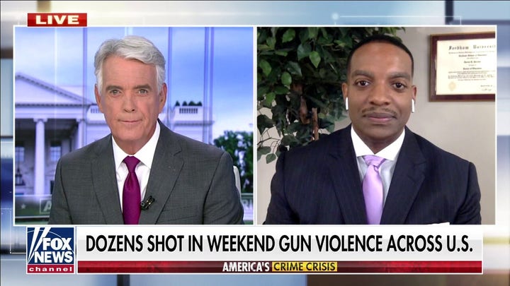 Former NYPD detective slams de Blasio 'incompetence' after Times Square shooting