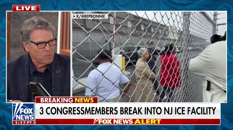 Rick Perry: Open-border policies will cost Democrats