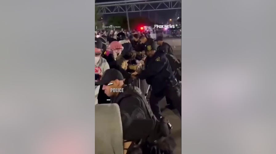 Police HOLD OFF anti-ICE agitators in New Jersey