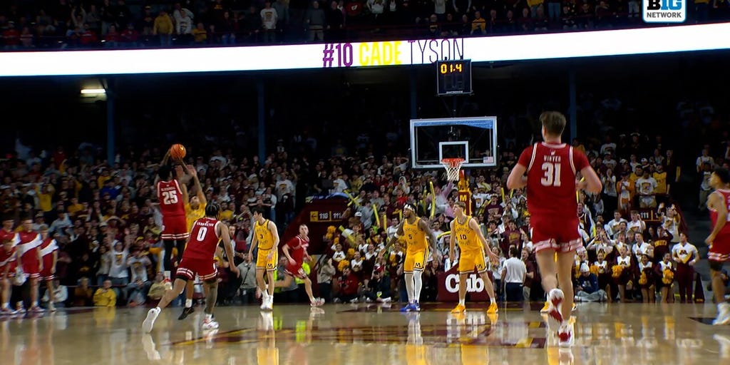 Wisconsin’s John Blackwell makes game-winning 3-pointer at buzzer to defeat Minnesota