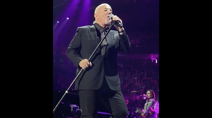 Billy Joel serenades Christie Brinkley with 'Uptown Girl'