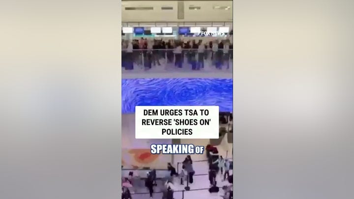 Dem insta a la TSA a REVOCAR las normas que obligan a no quitarse los zapatos