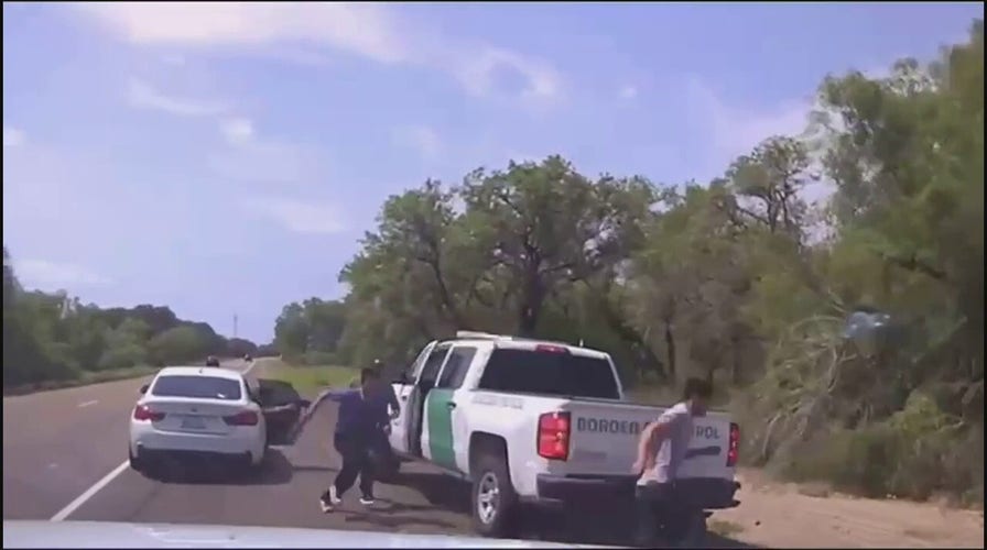 Smuggler leads Texas officers on high-speed chase after 5 migrants bail out of car