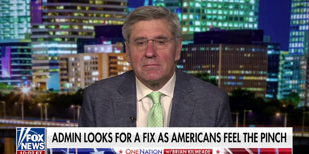 Economic expert reveals what Americans can expect heading into the new year