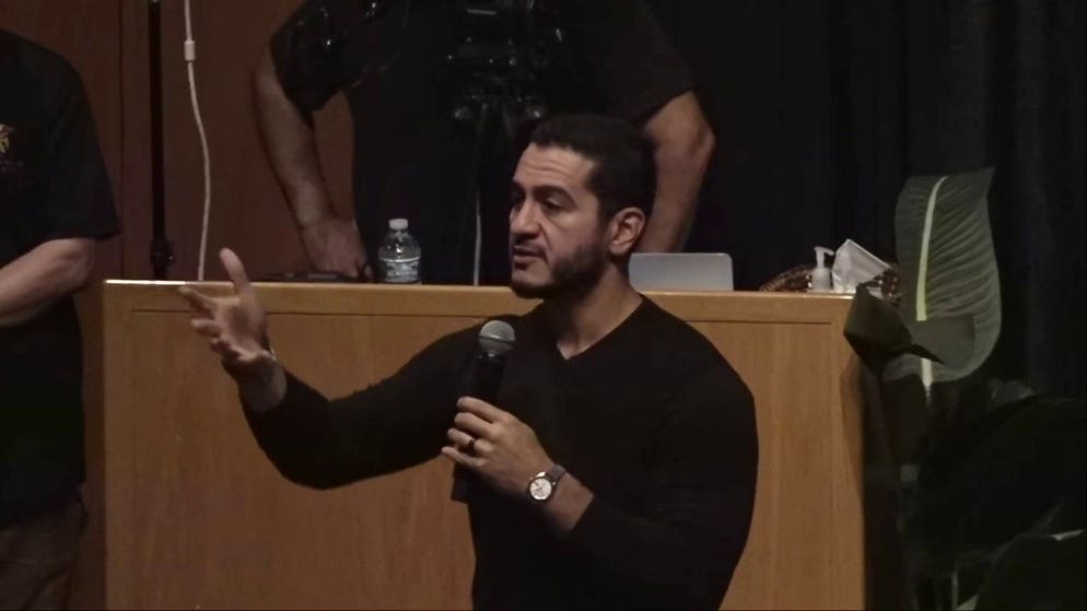 El-Sayed refers to pregnant woman as 'adult' or 'juvenile human' at campus event