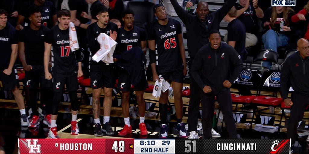 Day Day Thomas finds Baba Miller for a TOUGH alley-oop dunk, Cincinnati takes lead over No. 8 Houston