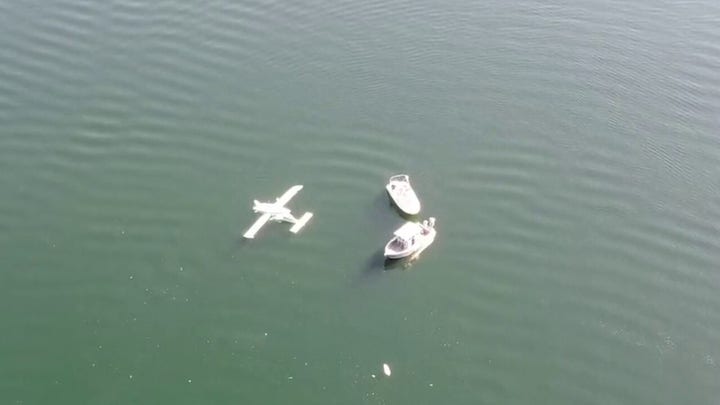 Washington police respond to deadly plane crash in local lake