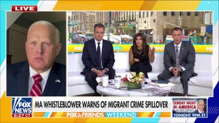 Former migrant shelter director details 'pure chaos' at immigration facility