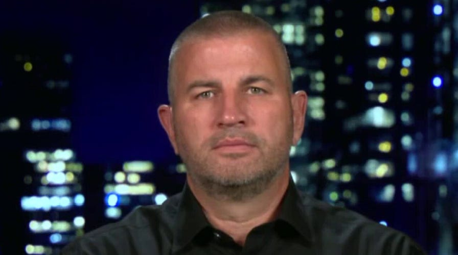 Chicago police officers defy vaccine mandate