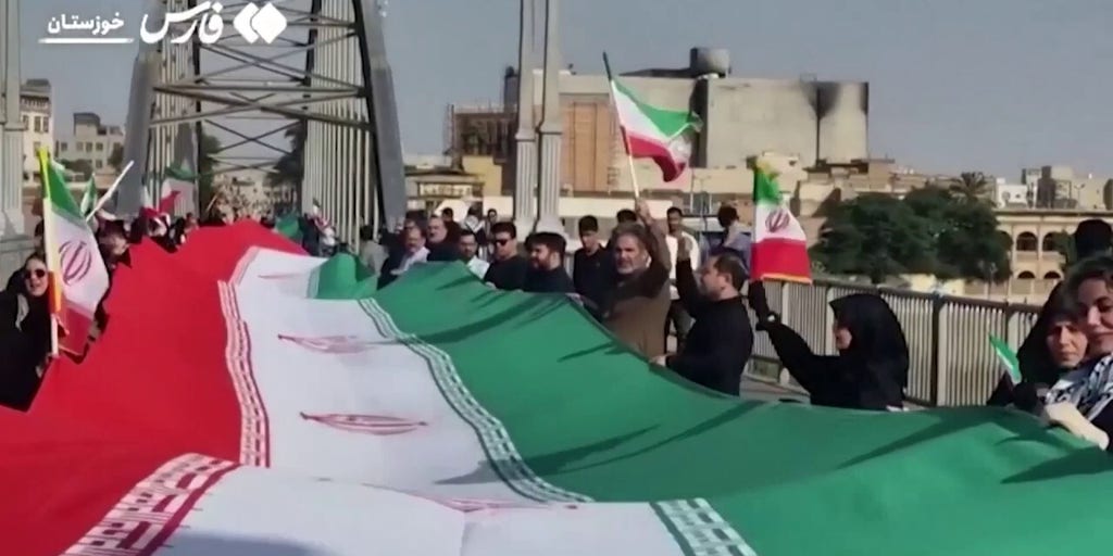 Iranians in Khuzestan province form a human chain at bridge