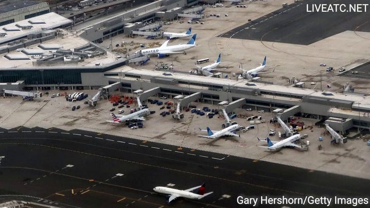 HEAR IT: Air traffic controllers react to FAA tech outage affecting Newark Airport in real time