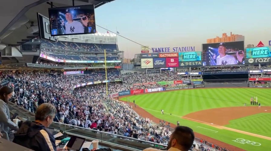 Yankees fans break out in 'USA' chants as Trump arrives