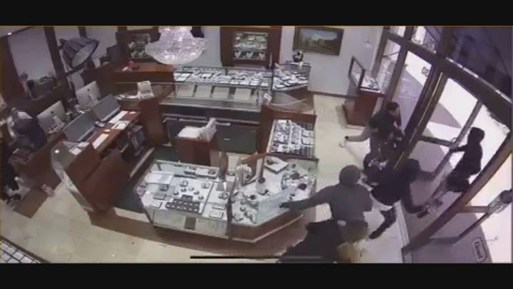 California jewelry store workers fight off smash and grab robbers 
