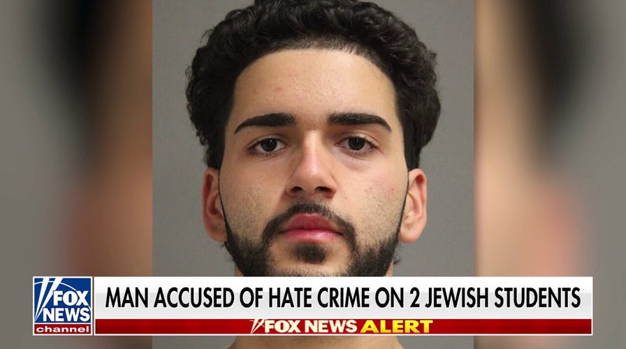 Man faces hate crime charges for attack on Chicago Jewish students 