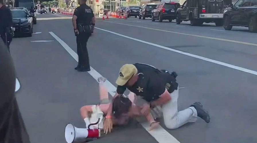 Biden protester rushes motorcade, gets tackled by Secret Service agent in LA