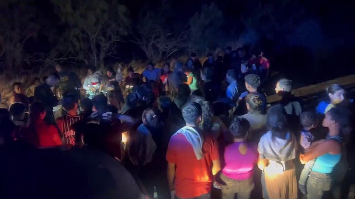Large group of immigrants illegally cross into Texas in Rio Grande Valley