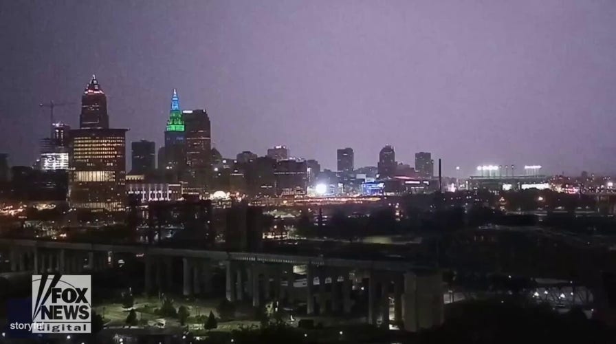 Ohio skyline sees stunning lightning show during storm