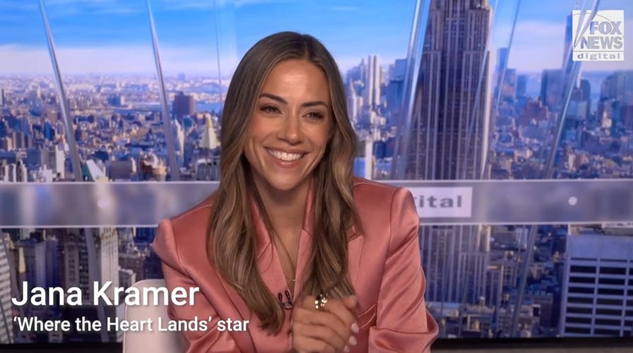 Jana Kramer reveals which romantic gesture she prefers