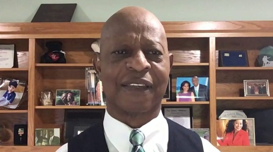 Inmate and corrections officer ‘stand out like a sore thumb’: Former police detective