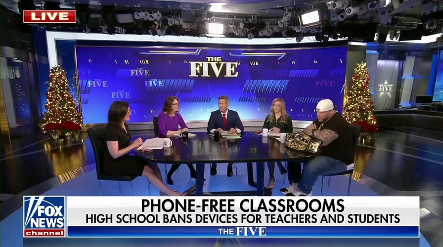 High school bars use of smartphones for teachers and students