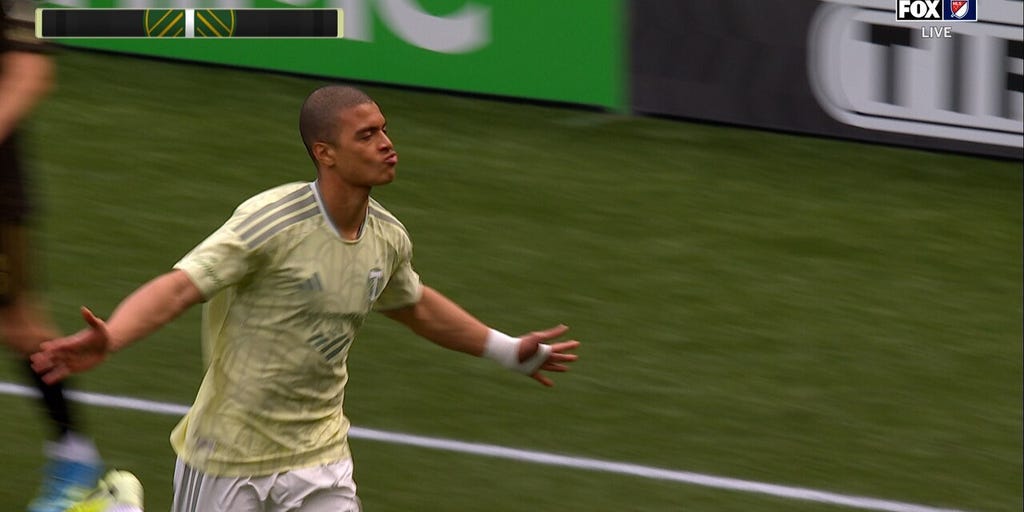 Portland Timbers' Kevin Kelsy Wins the Game Late with a Last Minute Goal vs. LAFC