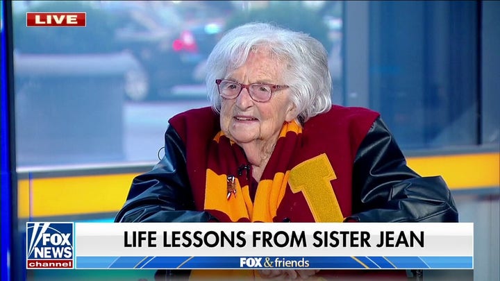 Loyola's Sister Jean shares life lessons: Eat well, sleep well, pray well