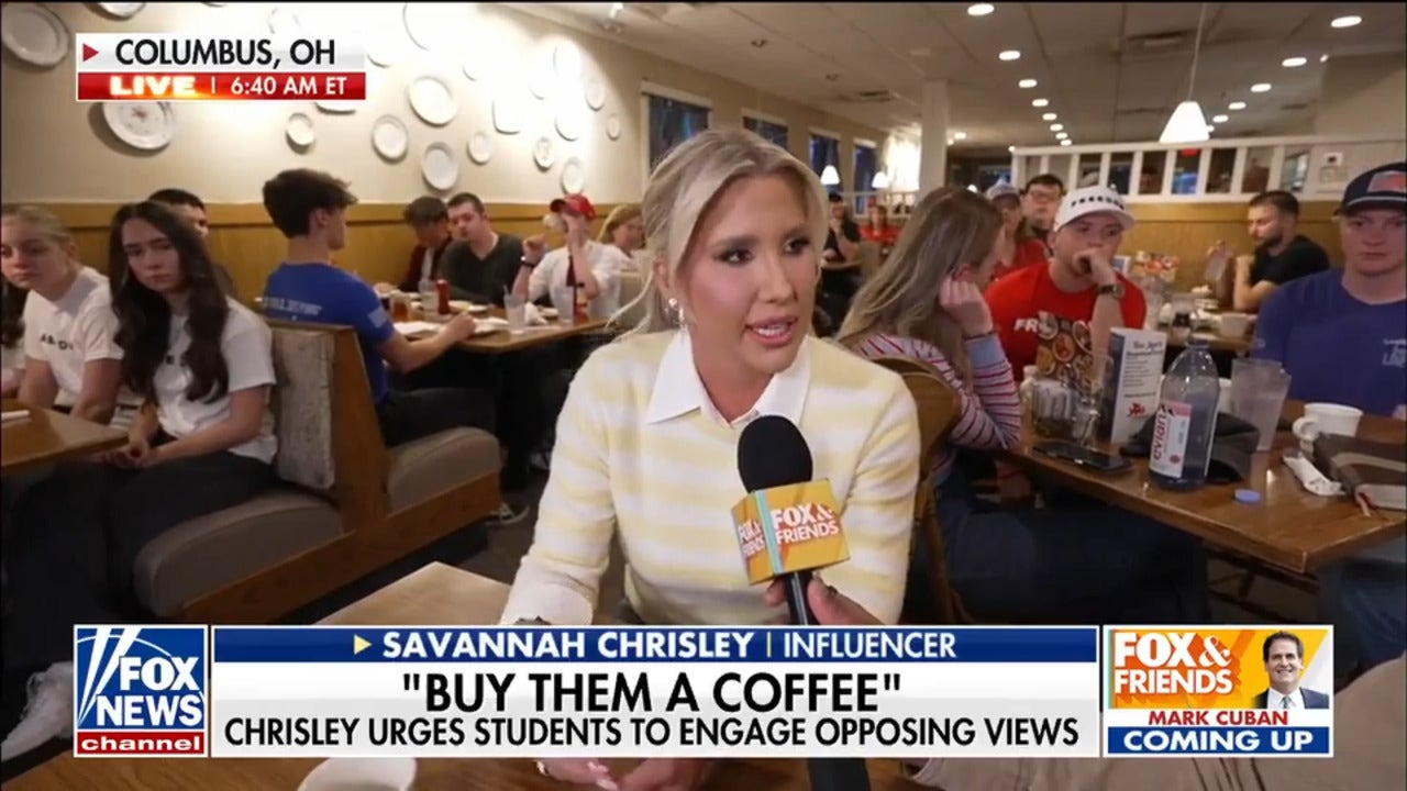 Savannah Chrisley speaks to college students during TPUSA event
