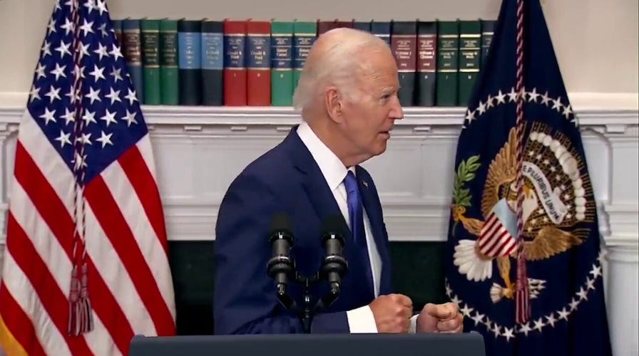 Biden wanders away from podium as reporter asks about Chinese hackers