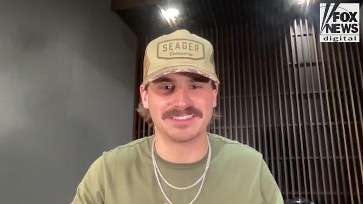 Country singer says ‘small town living is the only way of living’