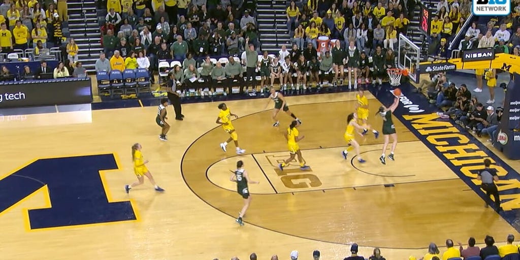 Michigain State's Grace VanSlooten scores fast-break layup to extend their lead over Michigan