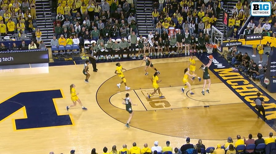 Michigain State's Grace VanSlooten scores fast-break layup to extend their lead over Michigan