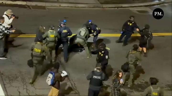 Periodista conservador detenido en Portland mientras se intensificanICE