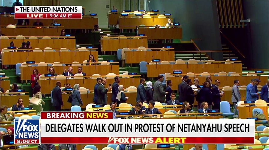 UN delegates walk out of Netanyahu address after cheering Palestinian leader day before