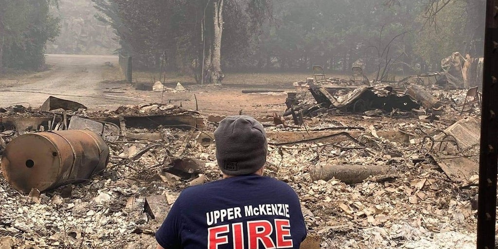 Oregon fire chief loses 2 homes and station, ‘the whole town is gone