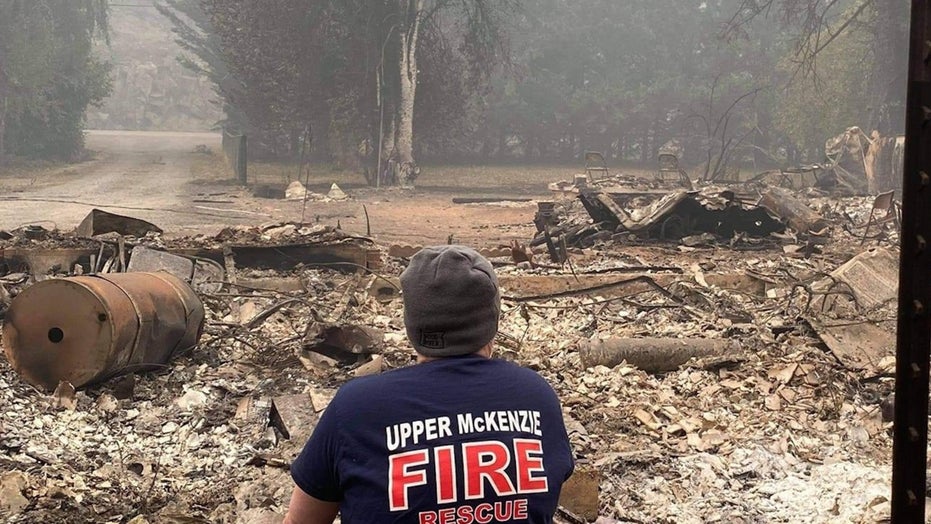 Oregon fire chief loses 2 homes and station, ‘the whole town is gone’