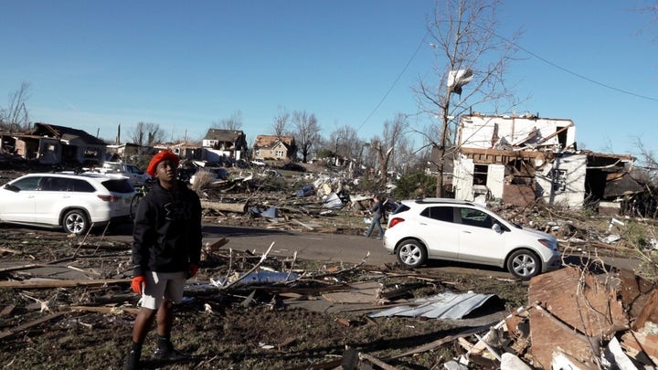 VER AHORA: 'Estamos vivos': Mayfield, Kentucky, los sobrevivientes describen momentos desgarradores antes, después de los tornados