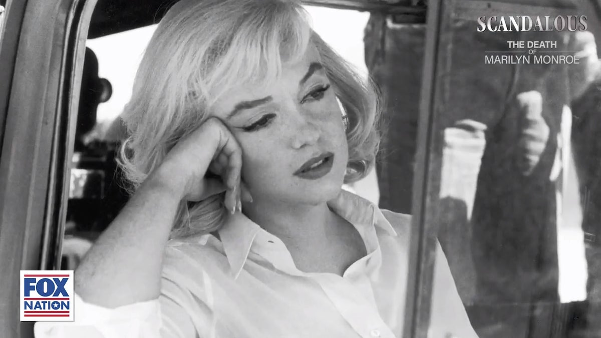 Marilyn Monroe Marries Joe DiMaggio – 1954
