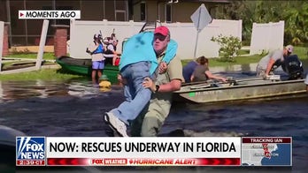 Hurricane Ian: Fox News’ Steve Harrigan carries survivor to safety while reporting from Florida