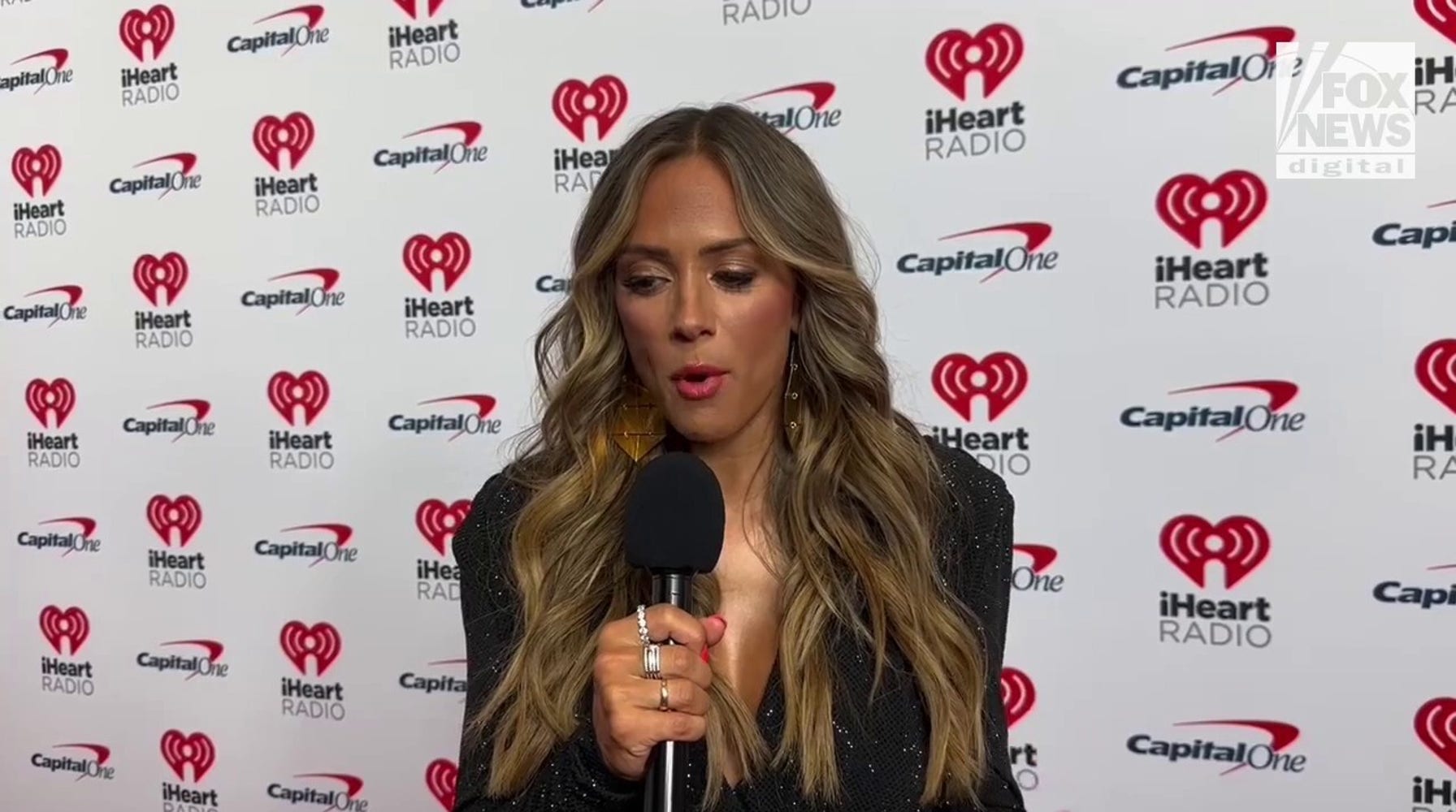 Jana Kramer Criticizes Blake Lively's 